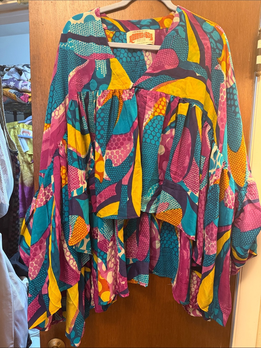 Kantha Bae. Gold Dust Crop- NWOT